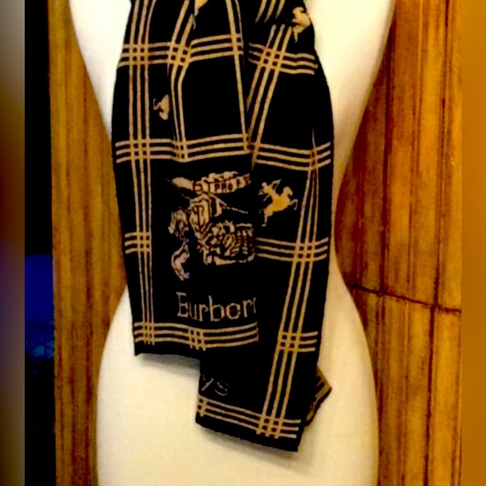 100% Authentic Burberrys Vintage 80’s Prorsum Equestrian Knit Black Logo Scarf